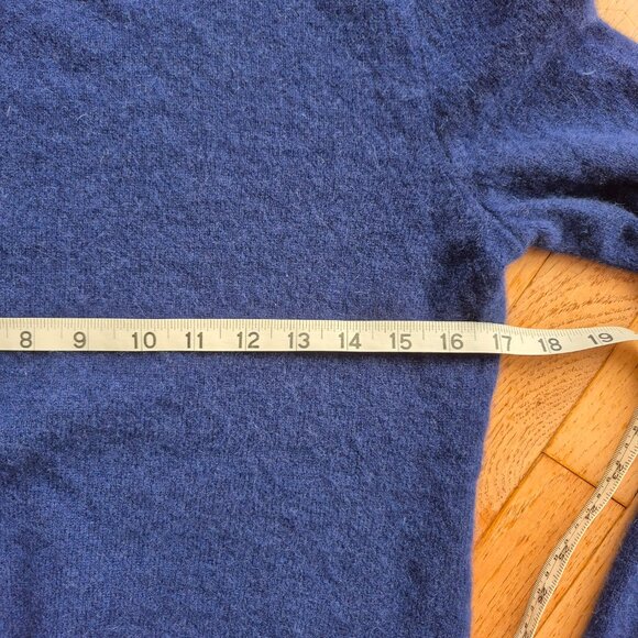 Lord & Taylor Cashmere Sweater Crew Neck Size Medium - Picture 6 of 8